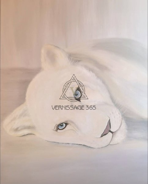 Белая львица