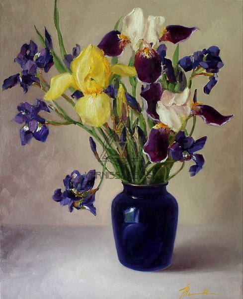 Ирисы в синей вазе