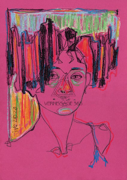 Молодая женщина на лиловом