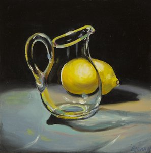 Лимон и стеклянный кувшин