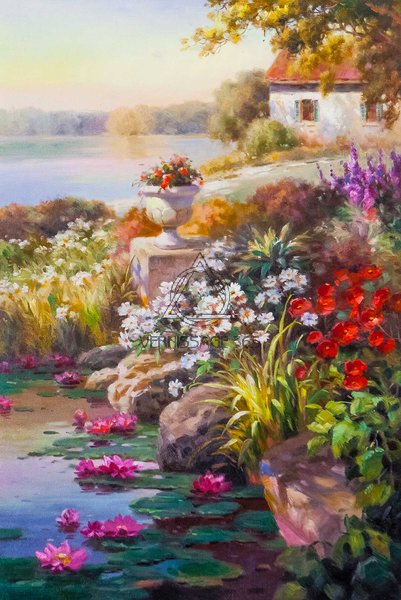 Цветущий сад на фоне озера