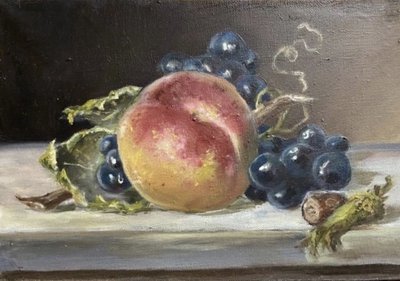 Персик с виноградом