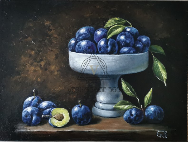 Сливы в вазе