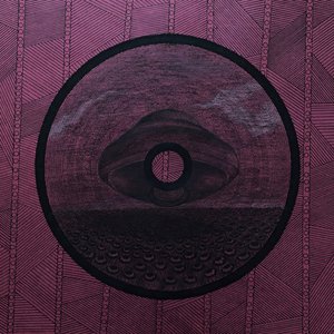 Omen (Edit) Черно-белая фантастическая абстракция на красной бумаге