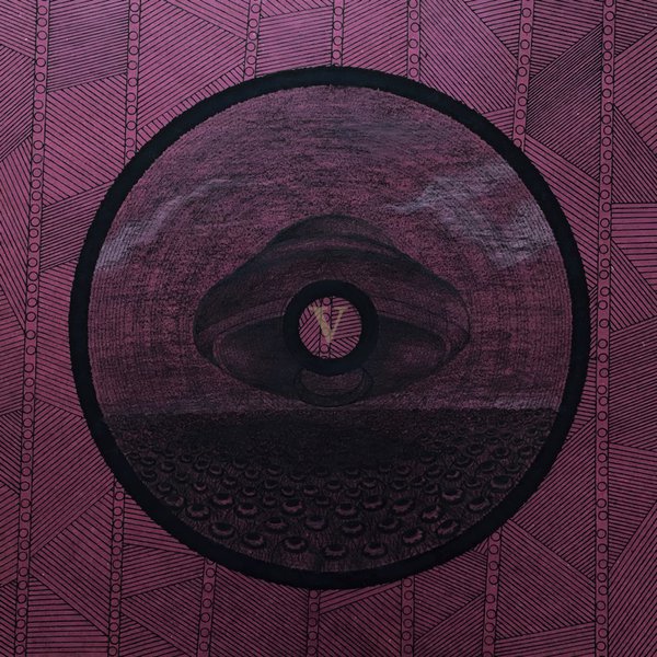 Omen (Edit) Черно-белая фантастическая абстракция на красной бумаге