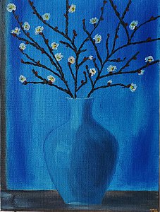 Голубая ваза с цветущими ветками