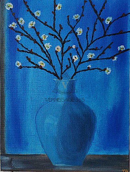 Голубая ваза с цветущими ветками