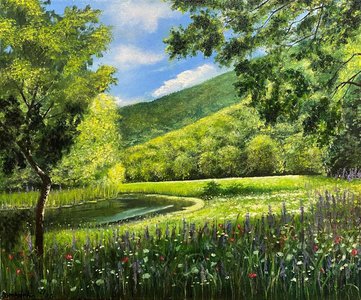 река у подножия сопки