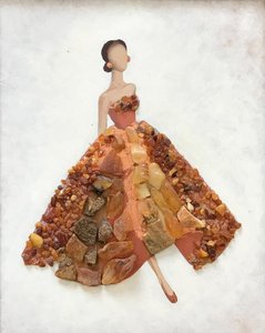 Янтарная девушка