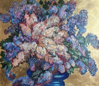 Сирень в синей вазе