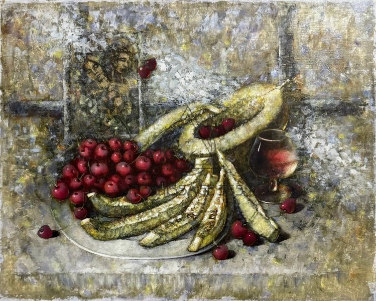 Спелая дыня с вишней